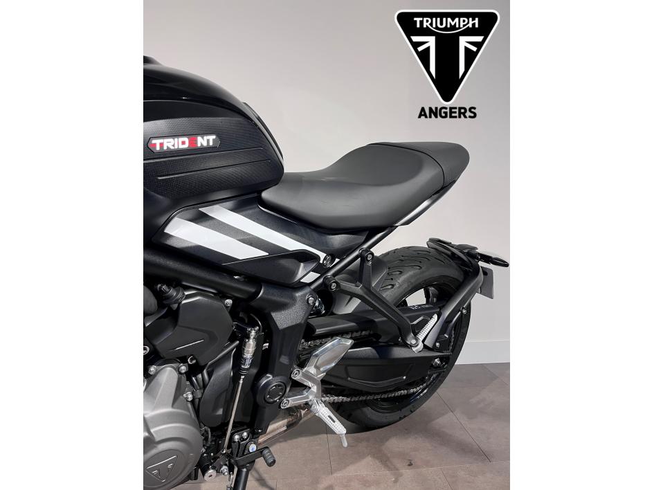 TRIUMPH TRIDENT 660 A2